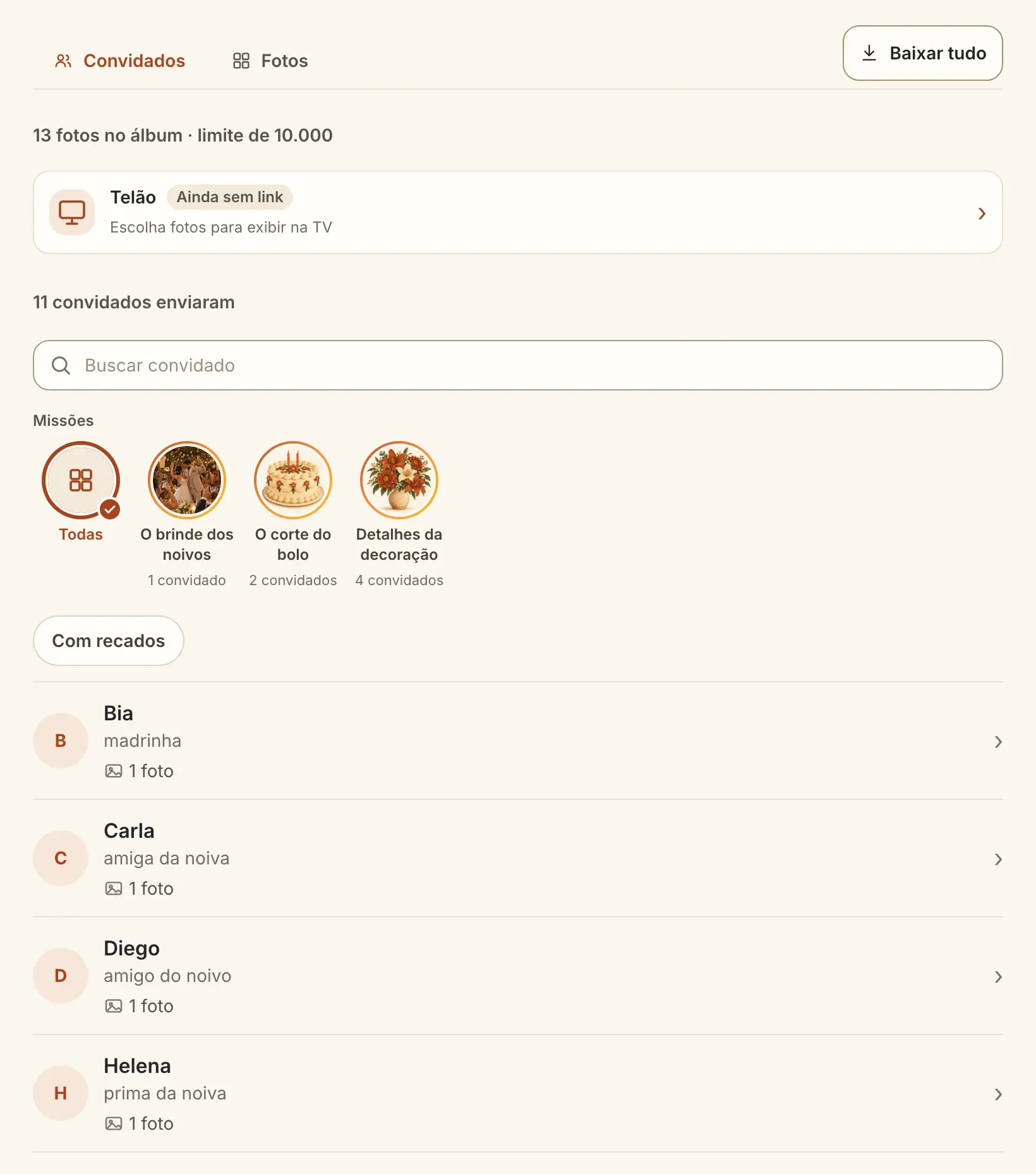 Galeria privada no computador, organizada por convidado, com missões e download de tudo
